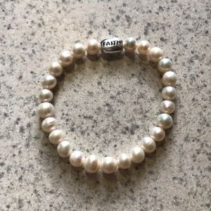 FAITH Stretchy pearl bracelet